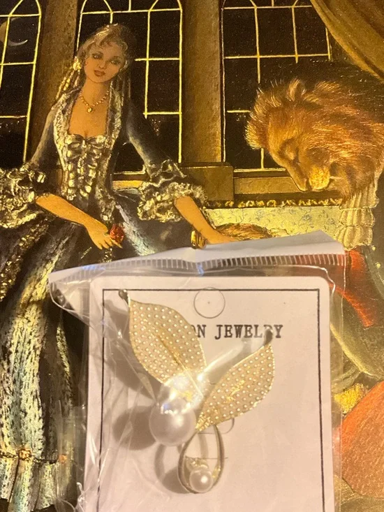 Elegant Pearl Leaf Brooch — Gold-Tone with Ivory Pearls HAND MADE VINTAGE NEW - Picture 4 of 16